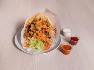 Pita Kebab Carne Con Ensalada Y Patatas