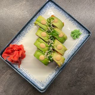 Рол з авокадо та лососем 320 г