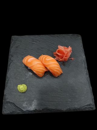 Нигири съомга (80г)