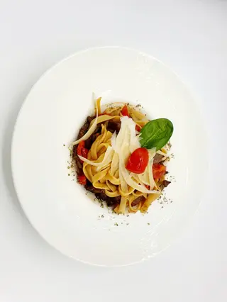 Tagliatelle cu vita si rosii cherry