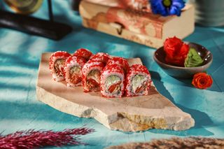 კალიფორნია ორაგულით და გველთევზით