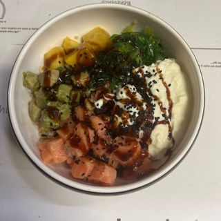 Pokè salmone e stracciata