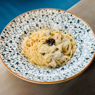 Паста з куркою, грибами та трюфельною пастою 