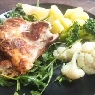Coscia di pollo alla griglia con contorni