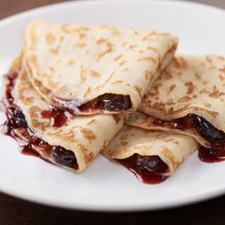 Clatite cu dulceata de visine