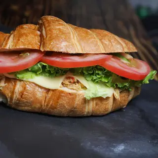 Croissant De Pollo Desmenuzado