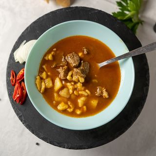 Gulyás leves/Supă de gulaş