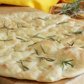 Focaccia olio e grana