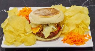 HAMGÚRGUER ESPECIAL NO BOLO DO CACO