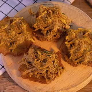 Tostones de Carne Mechada