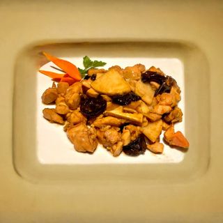 Pollo con bamboo y setas chinas