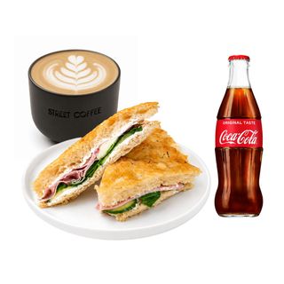 Sandwich cola cappuccino
