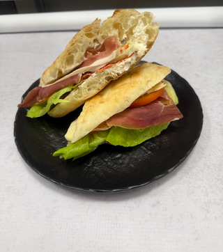 Balkan sendvič sa pršutom