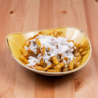 Patatine fritte con fonduta e speck croccante