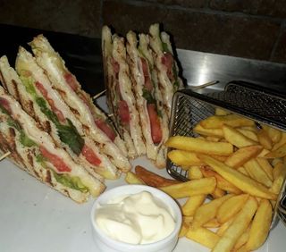 Tost sendvič sa pilećim prsima 300gr