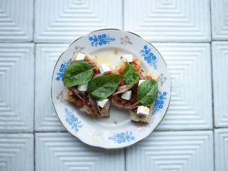 Фокача з анчоусами