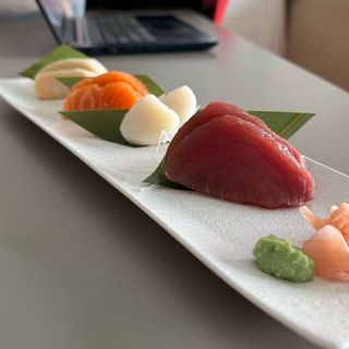 Sashimi moriawasse (8 uds.)