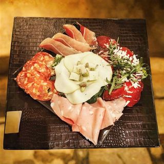 Tagliere di salumi e formaggi italiani (2 Personas)