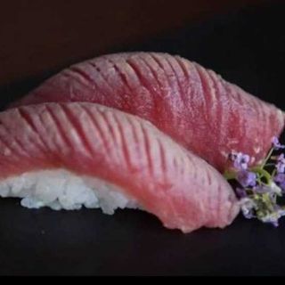 Nigiri Atum Braseado com Teriyaki e Sesamo (4 Peças)