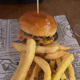 Hamburguesa Ibérica + Patatas + Refresco o Cerveza