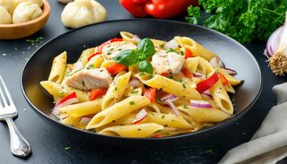 Penne cu papricas din piept de pui