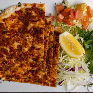 Lahmacun Cortada