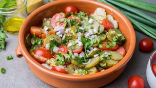 Sałatka Sezonowa z Kiszonym ogórkiem 450 g