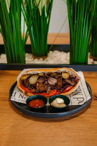 Doner kebab de vită (lipie/chifla)