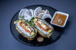 Суши бургер з лососем (300г)