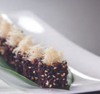 107 Black spicy salmon 8 pezzi