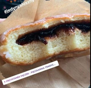 Pączek z powidłami śliwkowymi 