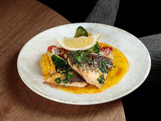 Філе сібаса гриль на соусі з овочами (250g)