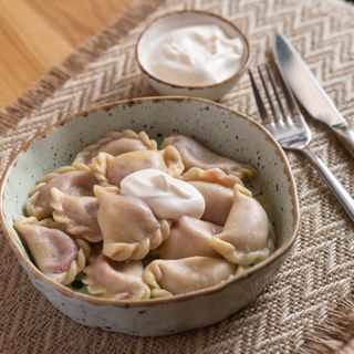 Вареники з малиною та сметаною (200/50 г)