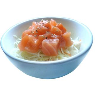 Ensalada de Col, Salmón y Sésamo