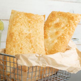 Pastel de Carne e Queijo