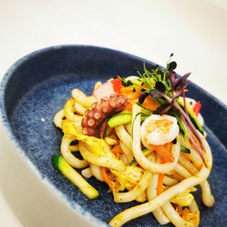 186. Yaki udon con gamberi