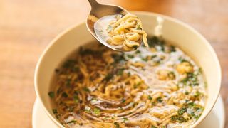 Rosół z lanymi kluskami