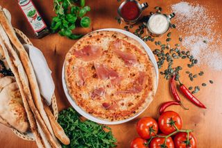 10. Pizza Prosciutto Cotto