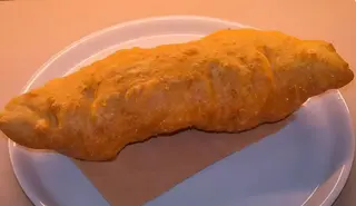 Pizza fritta salsiccia e friarielli