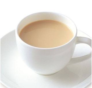Черный чай с молоком 