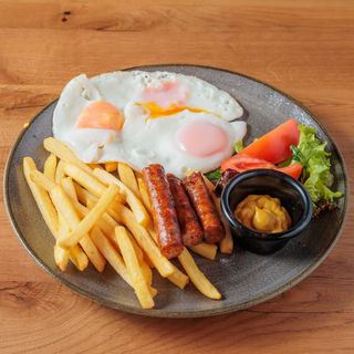 Jaja sa dimljenom kobasicom