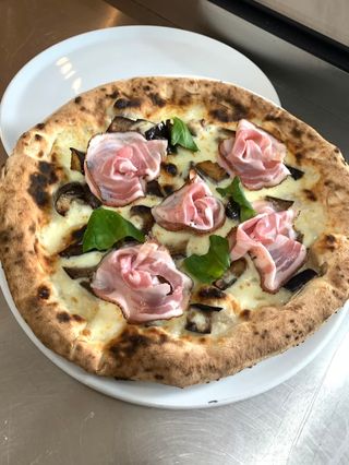 Montanara pizza