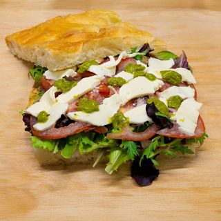 Pomodoro Fresco, Mozzarella a fette e Pesto di Basilico