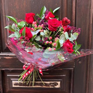 Ramo De Media Docena De Rosas Rojas