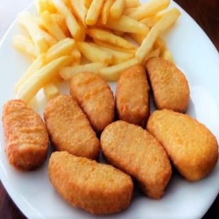 Nuggets de pollo con patatas