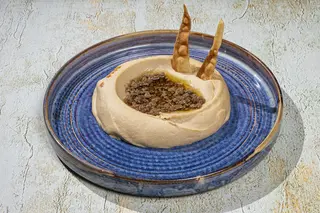 Humus cu carne