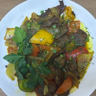 Баранина запеченная с овощами