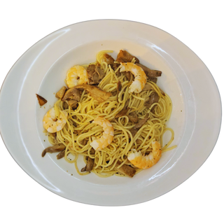 Spaghettis Salteados Con Setas Y Gambas