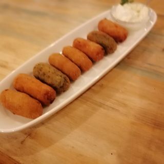1/2 Croquetas Variadas (MEDIA RACIÓN 4 UN)