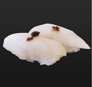 11. Nigiri Pez Mantequilla Con Trufa (2 Pzs.)